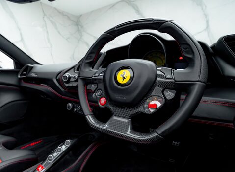 Ferrari 488 SPIDER 16