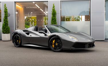 Ferrari 488 SPIDER 2