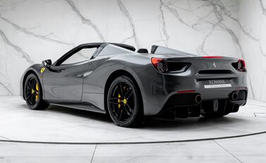 Ferrari 488 SPIDER 13