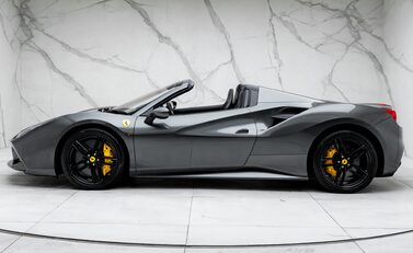 Ferrari 488 SPIDER 6