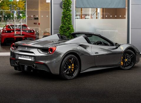 Ferrari 488 SPIDER 4