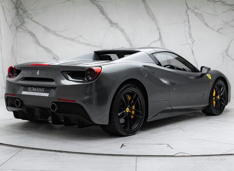 Ferrari 488 SPIDER 8