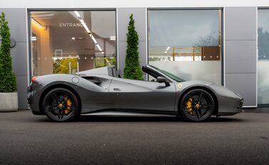 Ferrari 488 SPIDER 3