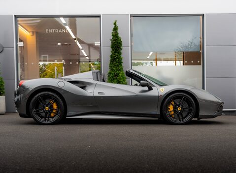 Ferrari 488 SPIDER 3