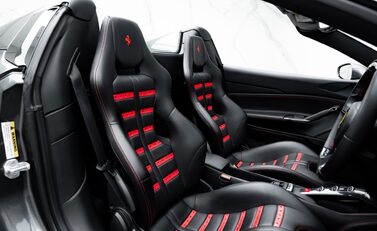 Ferrari 488 SPIDER 17