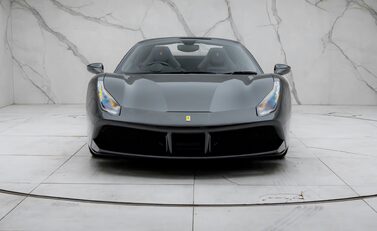 Ferrari 488 SPIDER 10