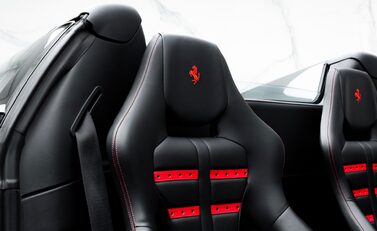 Ferrari 488 SPIDER 18