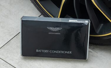 Aston Martin Vanquish ZAGATO 40