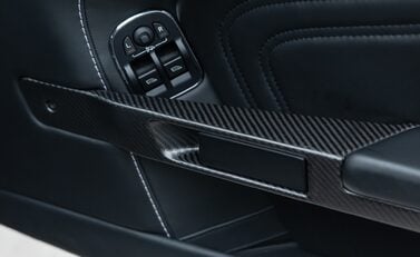 Aston Martin DBS V12 27