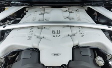 Aston Martin DBS V12 41