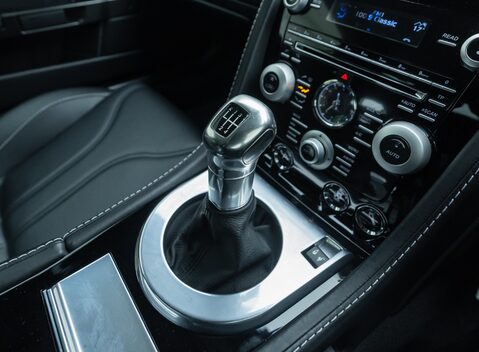 Aston Martin DBS V12 23