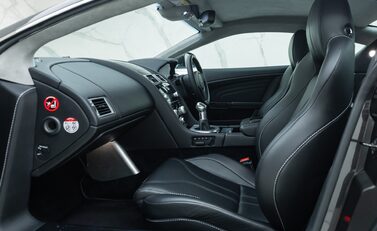 Aston Martin DBS V12 17