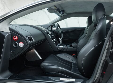 Aston Martin DBS V12 17