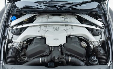 Aston Martin DBS V12 40