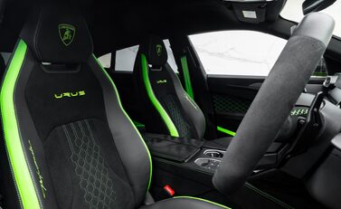 Lamborghini Urus PERFORMANTE 15