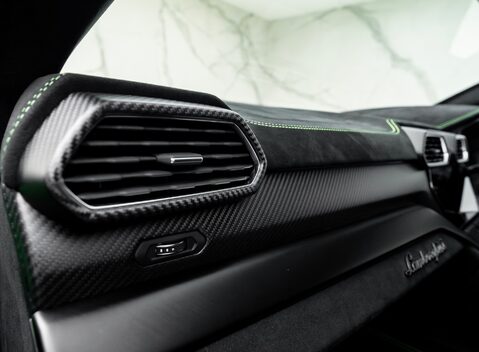 Lamborghini Urus PERFORMANTE 35