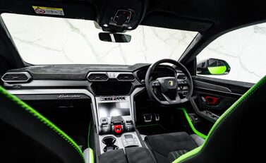 Lamborghini Urus PERFORMANTE 30