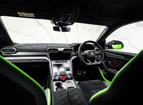 Lamborghini Urus PERFORMANTE 30