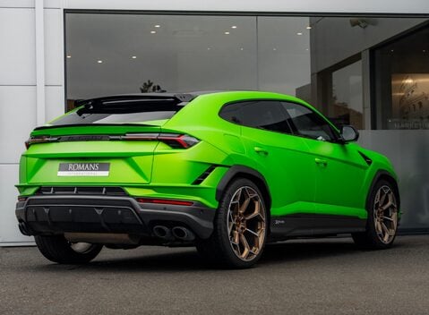 Lamborghini Urus PERFORMANTE 4
