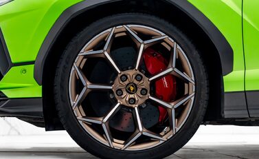 Lamborghini Urus PERFORMANTE 42