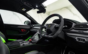 Lamborghini Urus PERFORMANTE 13