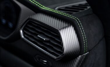 Lamborghini Urus PERFORMANTE 33