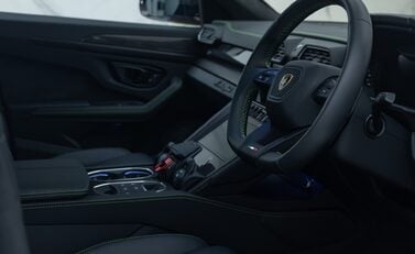 Lamborghini Urus S 13