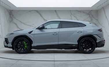Lamborghini Urus S 5