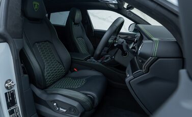 Lamborghini Urus S 14