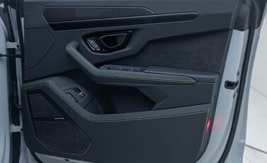 Lamborghini Urus S 28