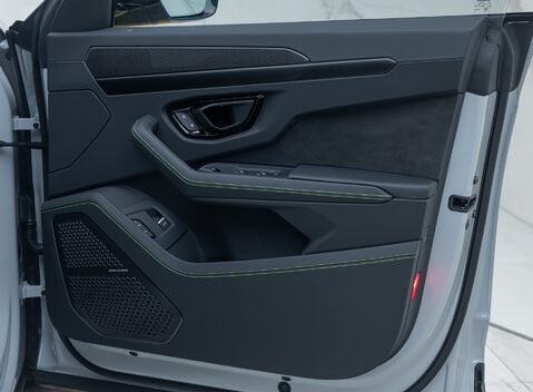 Lamborghini Urus S 28