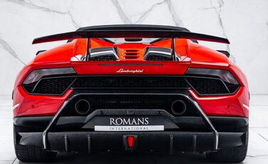 Lamborghini Huracan Spyder LP 640-4 PERFORMANTE 11