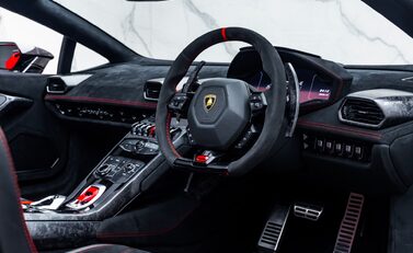 Lamborghini Huracan Spyder LP 640-4 PERFORMANTE 16