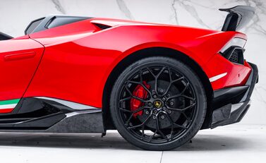 Lamborghini Huracan Spyder LP 640-4 PERFORMANTE 50