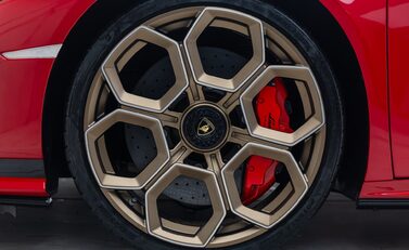 Lamborghini Huracan TECNICA 25