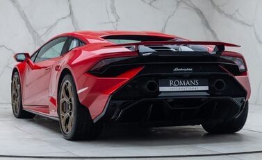 Lamborghini Huracan TECNICA 10