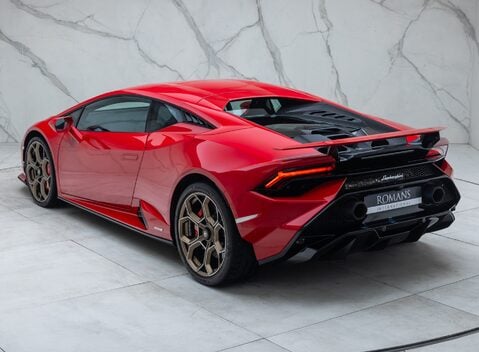Lamborghini Huracan TECNICA 12