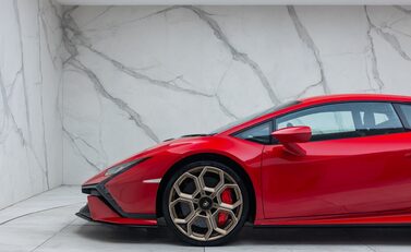Lamborghini Huracan TECNICA 34