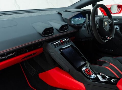 Lamborghini Huracan TECNICA 17