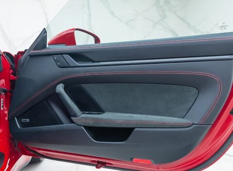 Porsche 911 Carrera 4 GTS (992) 27