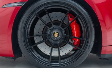 Porsche 911 Carrera 4 GTS (992) 29