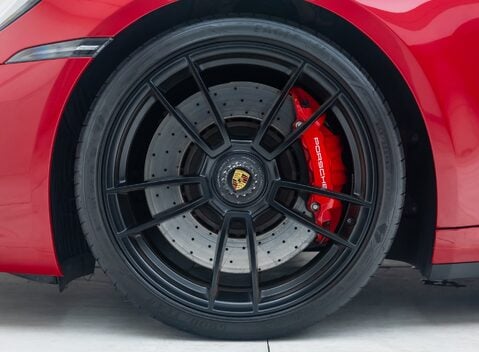 Porsche 911 Carrera 4 GTS (992) 29