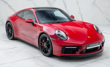 Porsche 911 Carrera 4 GTS (992) 11