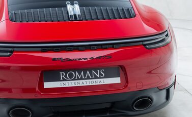 Porsche 911 Carrera 4 GTS (992) 31