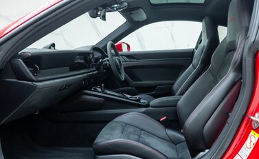 Porsche 911 Carrera 4 GTS (992) 18