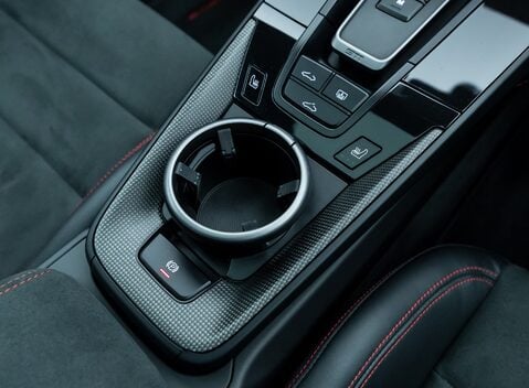 Porsche 911 Carrera 4 GTS (992) 26