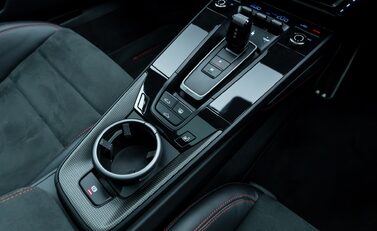 Porsche 911 Carrera 4 GTS (992) 25