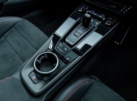 Porsche 911 Carrera 4 GTS (992) 25