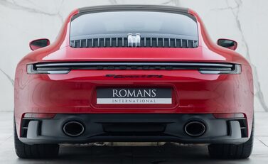Porsche 911 Carrera 4 GTS (992) 8