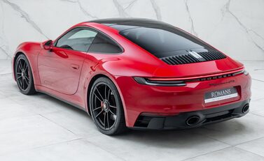 Porsche 911 Carrera 4 GTS (992) 12